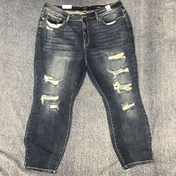 JUDY BLUE Boyfriend Fit Mid Rise Distressed Jeans Size 24W NWT Plus - Picture 1 of 8